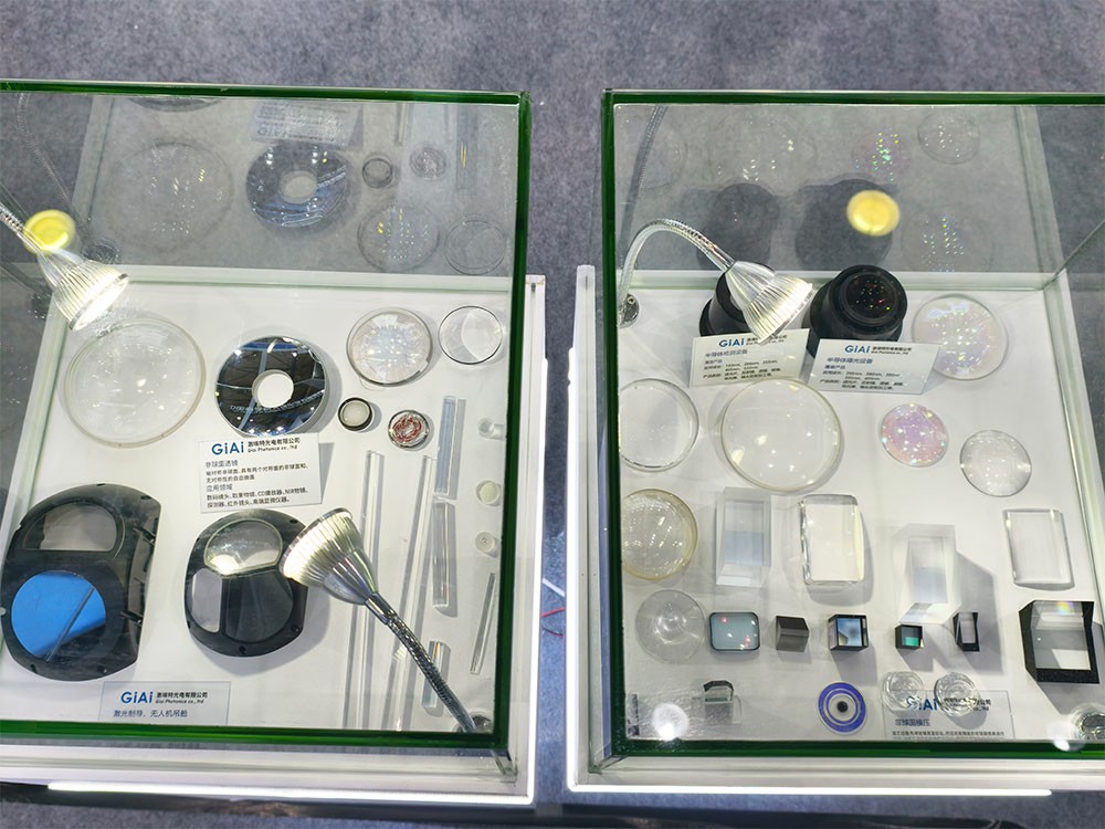 激埃特光學(xué)元件展示